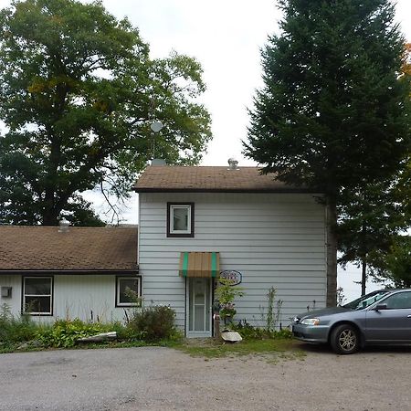 Silver Springs Cottage Resort Harcourt Екстериор снимка