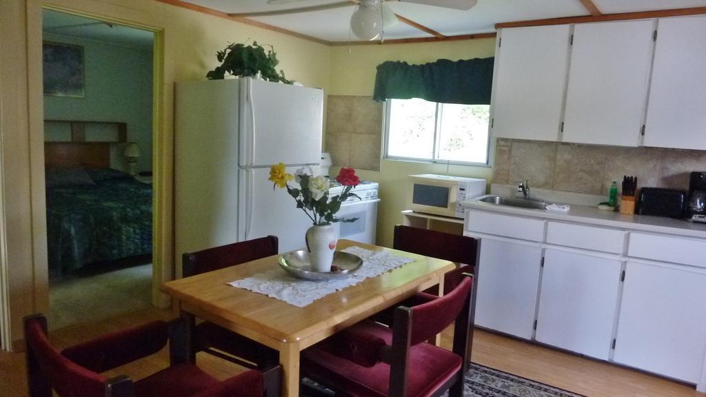 Silver Springs Cottage Resort Harcourt Екстериор снимка