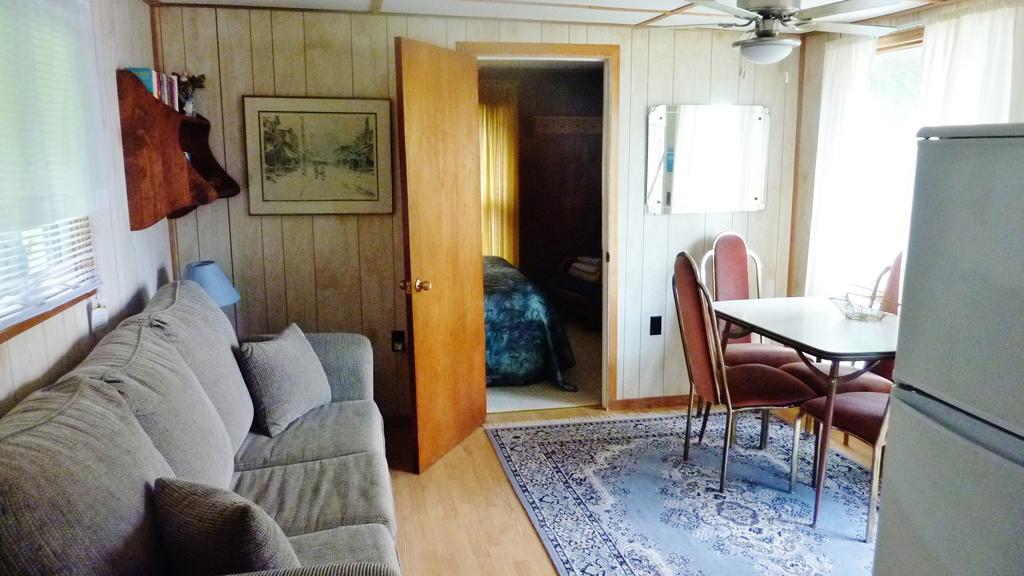 Silver Springs Cottage Resort Harcourt Екстериор снимка