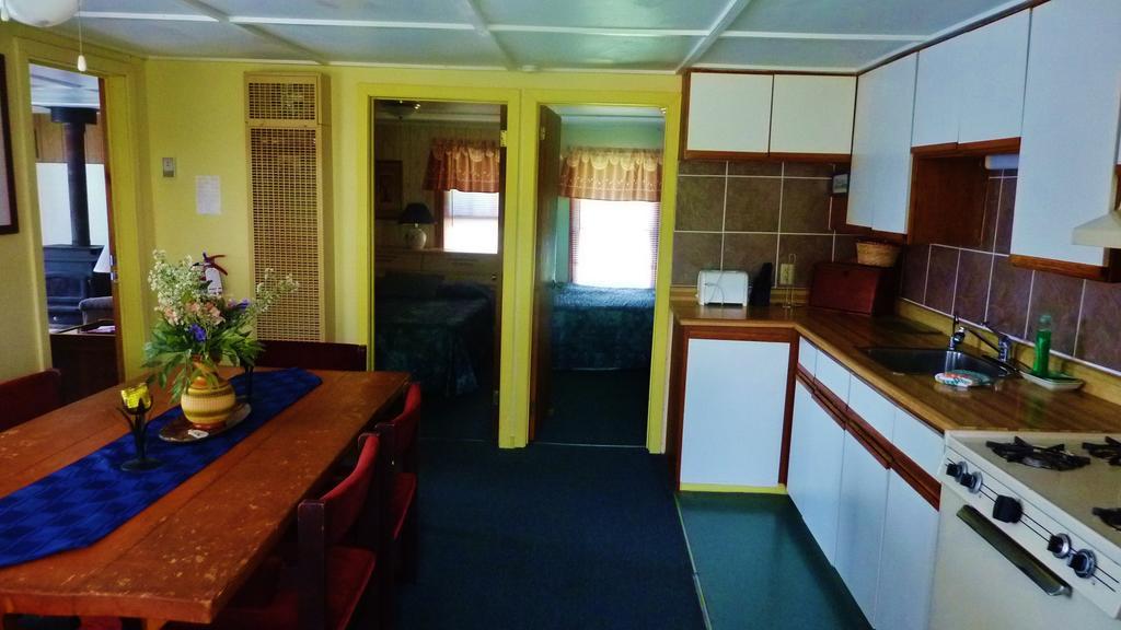 Silver Springs Cottage Resort Harcourt Екстериор снимка