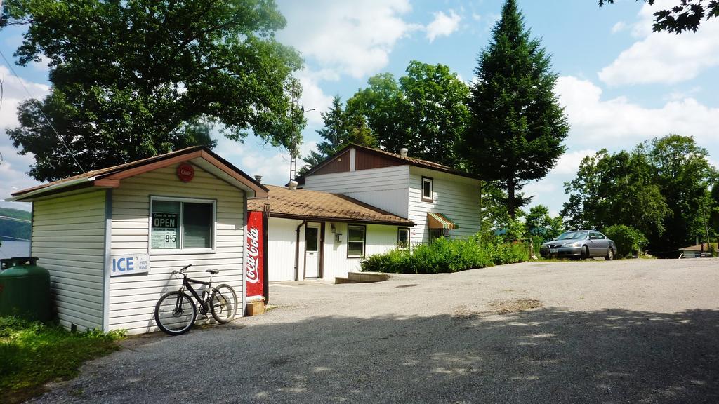 Silver Springs Cottage Resort Harcourt Екстериор снимка