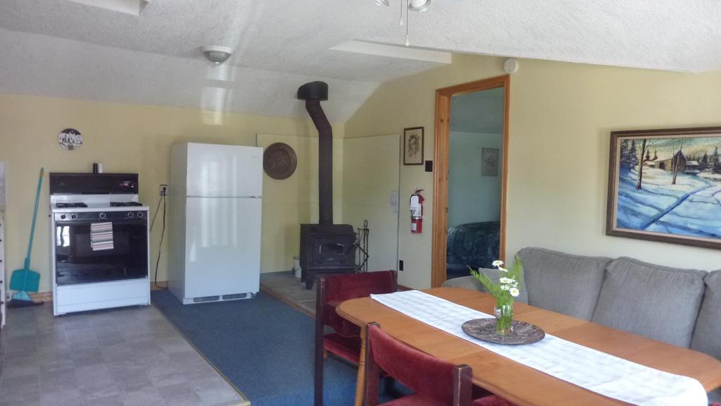 Silver Springs Cottage Resort Harcourt Екстериор снимка