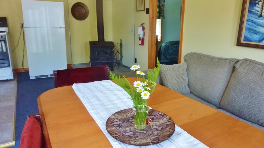 Silver Springs Cottage Resort Harcourt Екстериор снимка